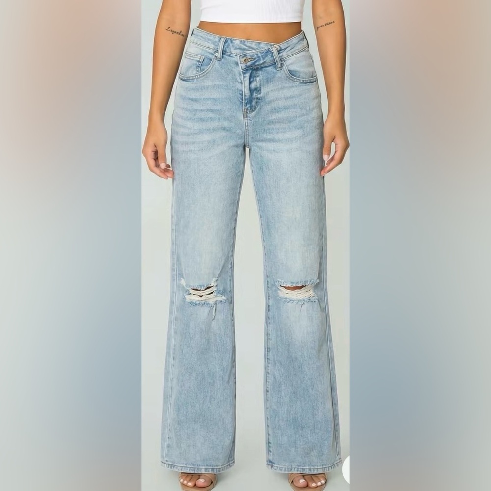 Light Wash High-Rise Wide Leg Distressed Jeans - Women